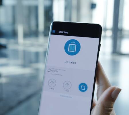 Disfruta de un flujo de personas más sano y seguro con las soluciones de salud y bienestar de KONE