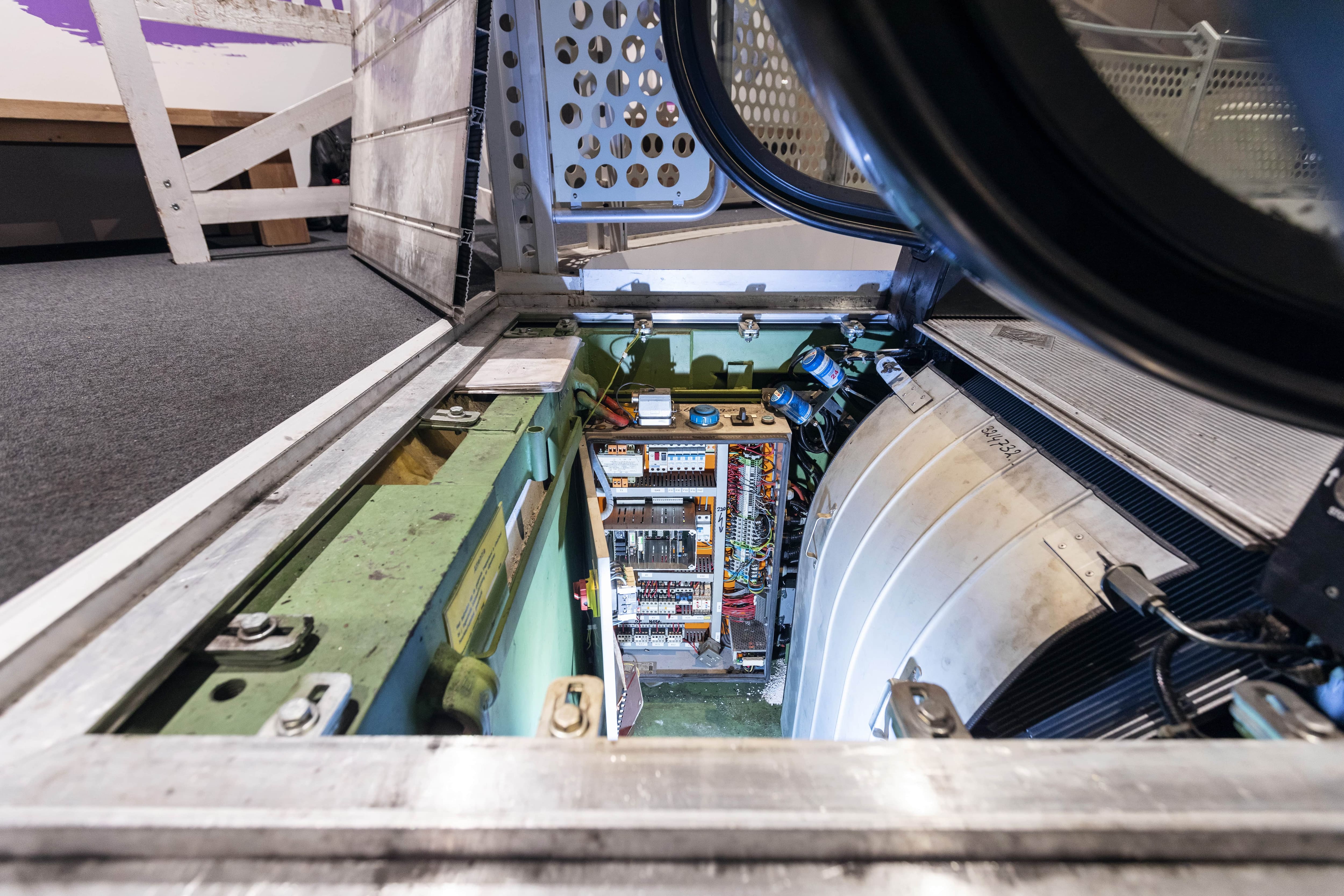 Escalera eléctrica en reparación - Mantenimiento KONE para escaleras eléctricas
