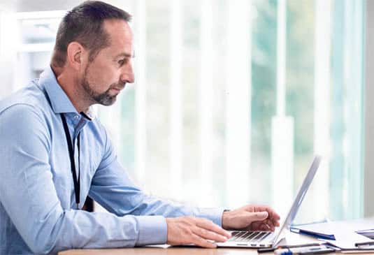 img_Shareholders_Man working